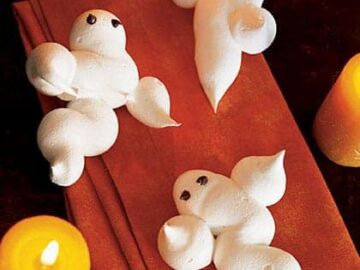 meringue ghosts on a halloween party table