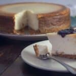 What you need to know about cheesecake - cheesecake and a slice of cheesecake on a plate